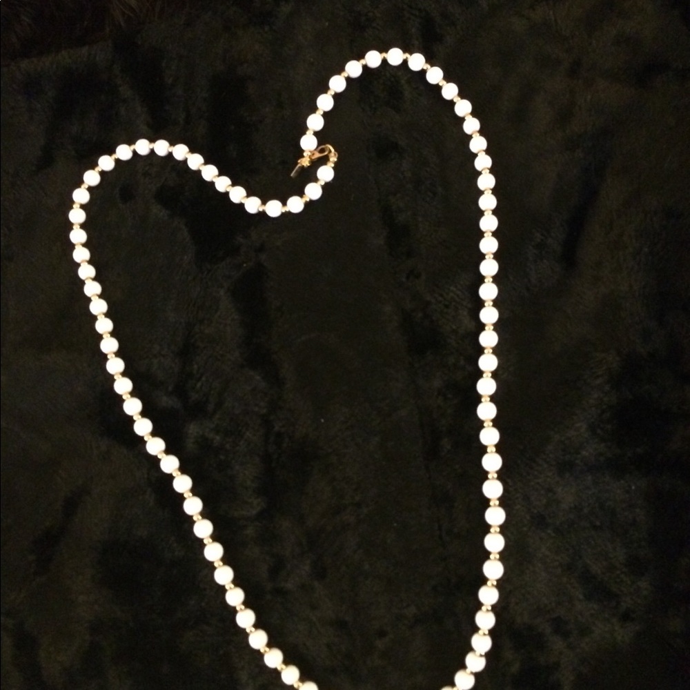 White and gold beaded necklace